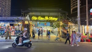 An Thuong night market - best place for tourists