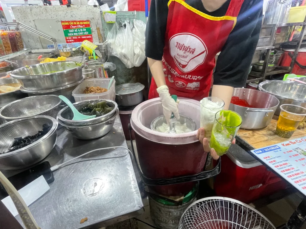 Avocado Icecream at Bac My An market in Da Nang