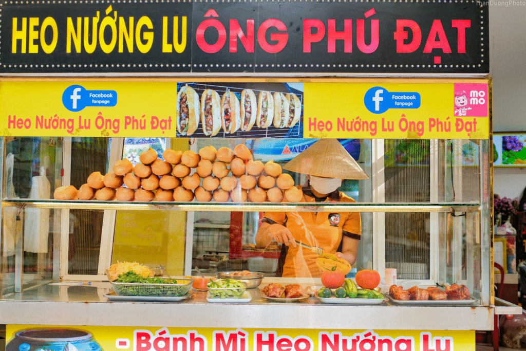 Banh mi heo nuong lu Ong Phu Dat - Da Nang