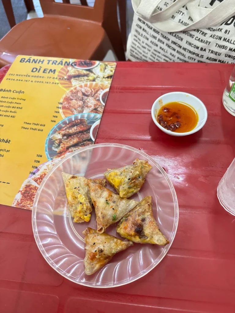 Banh Trang Kep Di Em - one of best Da Nang street food, especially for students.