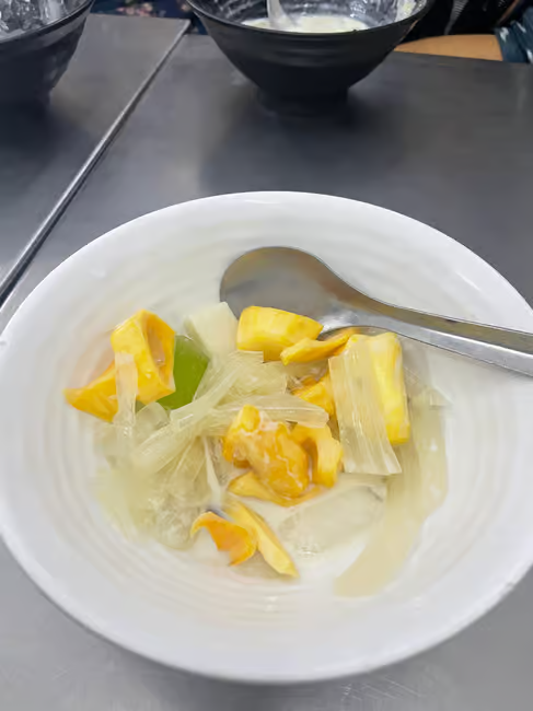 Colorful dessert with fruit and jelly - Da Nang walking food tour