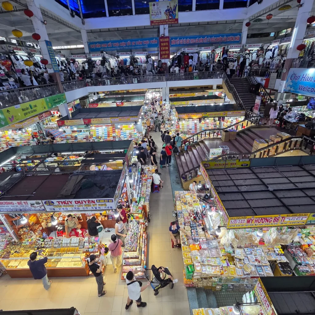 Han market - Da Nang street food market that target tourists, especial Korean.